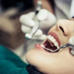 Στεφάνες δοντιών: Πότε χρειάζονται και πώς προστατεύουν ένα κατεστραμμένο δόντι